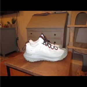 Nike ACG Gore-Tex Hiking Sneakers